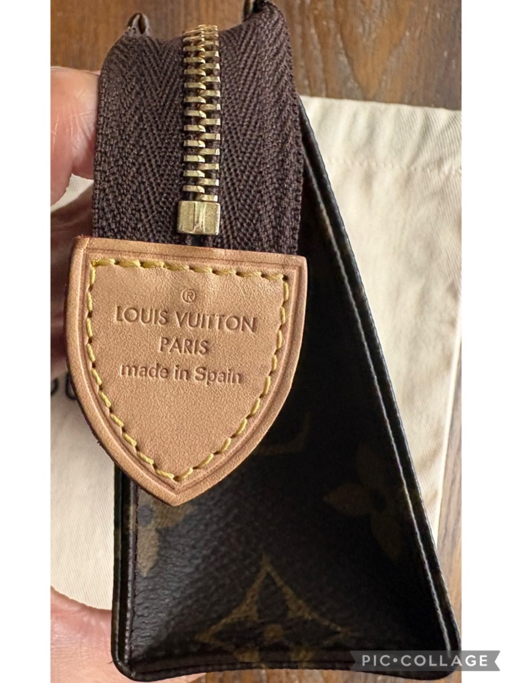Louis Vuitton Toiletry Pouch 15 - Picture 7 of 10